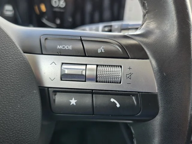 Used 2025 Gray Hyundai SEL Convenience image 23