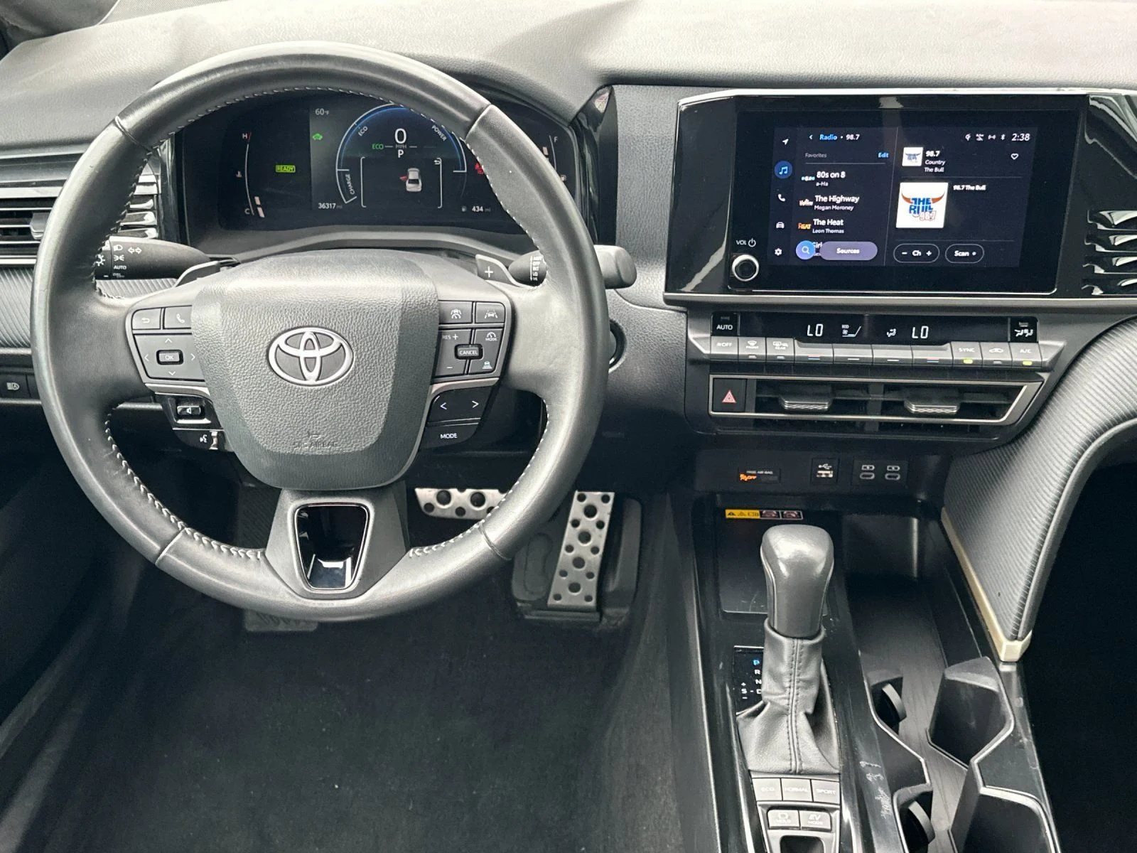 Used 2025 Ice Toyota SE image 13