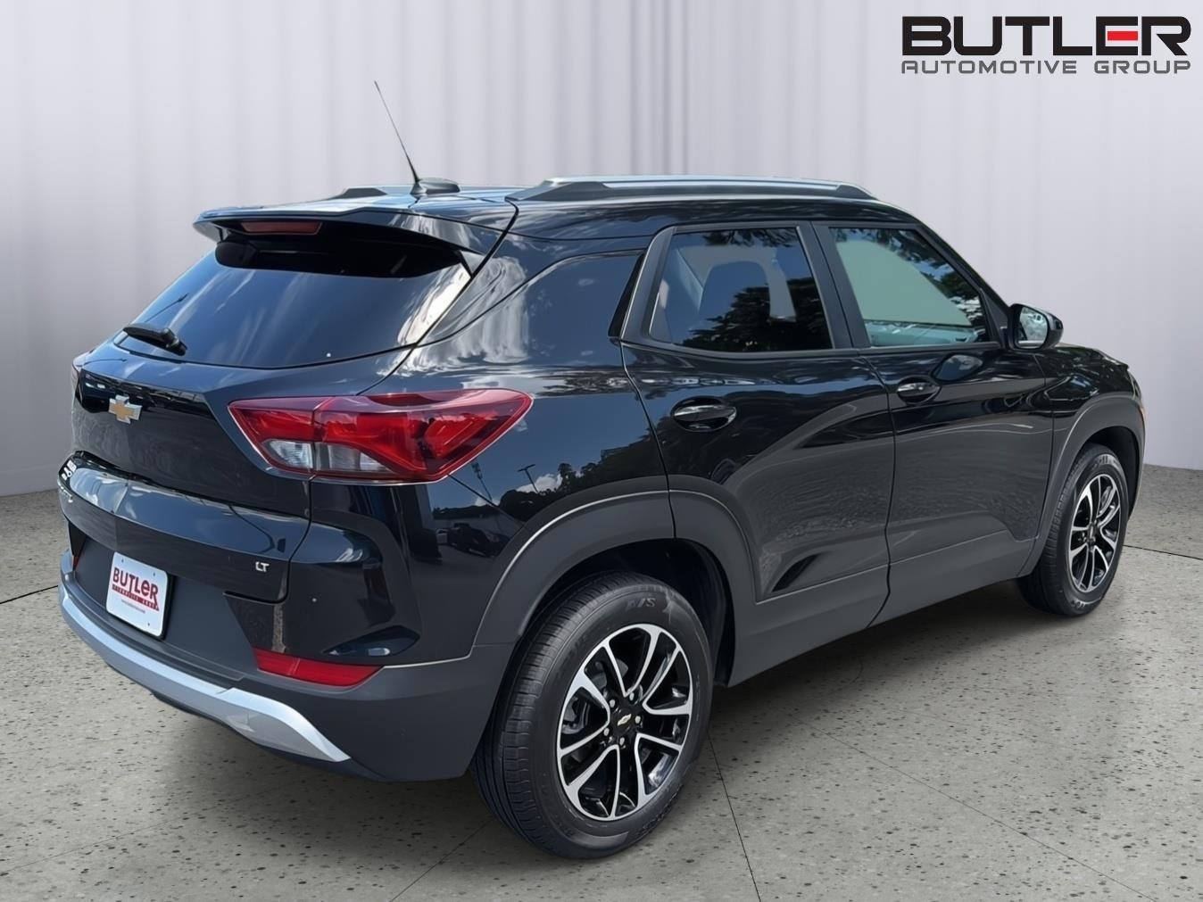 Used 2025 Mosaic Black Metallic Chevrolet LT image 6