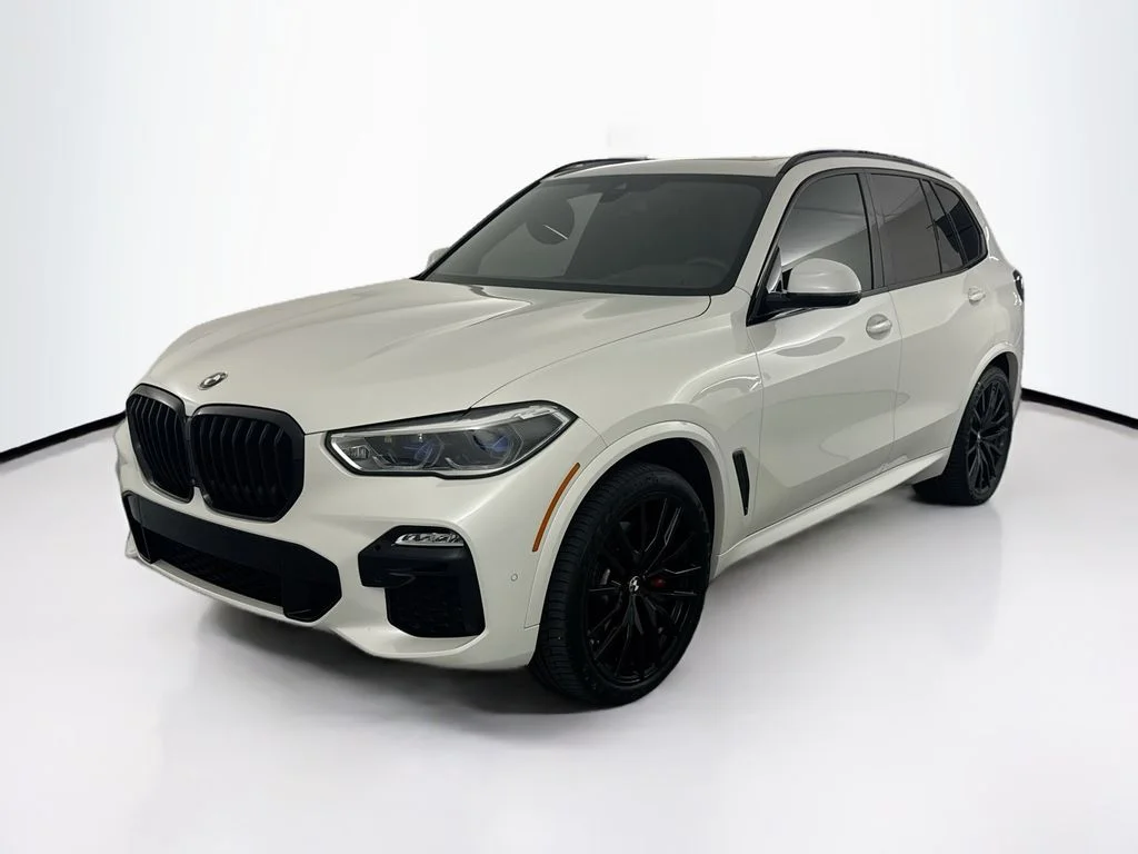 Used 2021 White BMW sDrive40i image 1