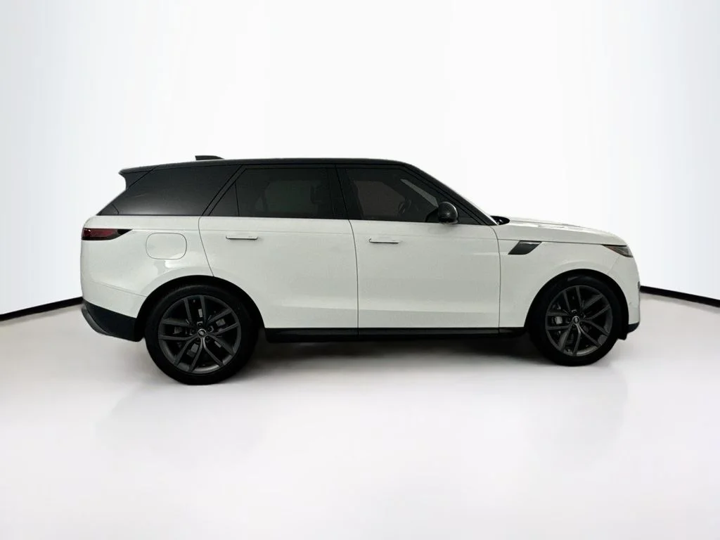 Used 2025 White Land Rover SE image 4