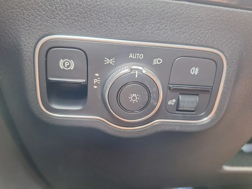 Used 2025  Mercedes-Benz GLA 35 AMG® image 11