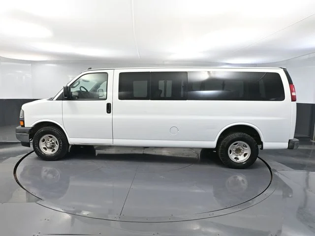 2017 Chevrolet Express Passenger LS - Photo 9