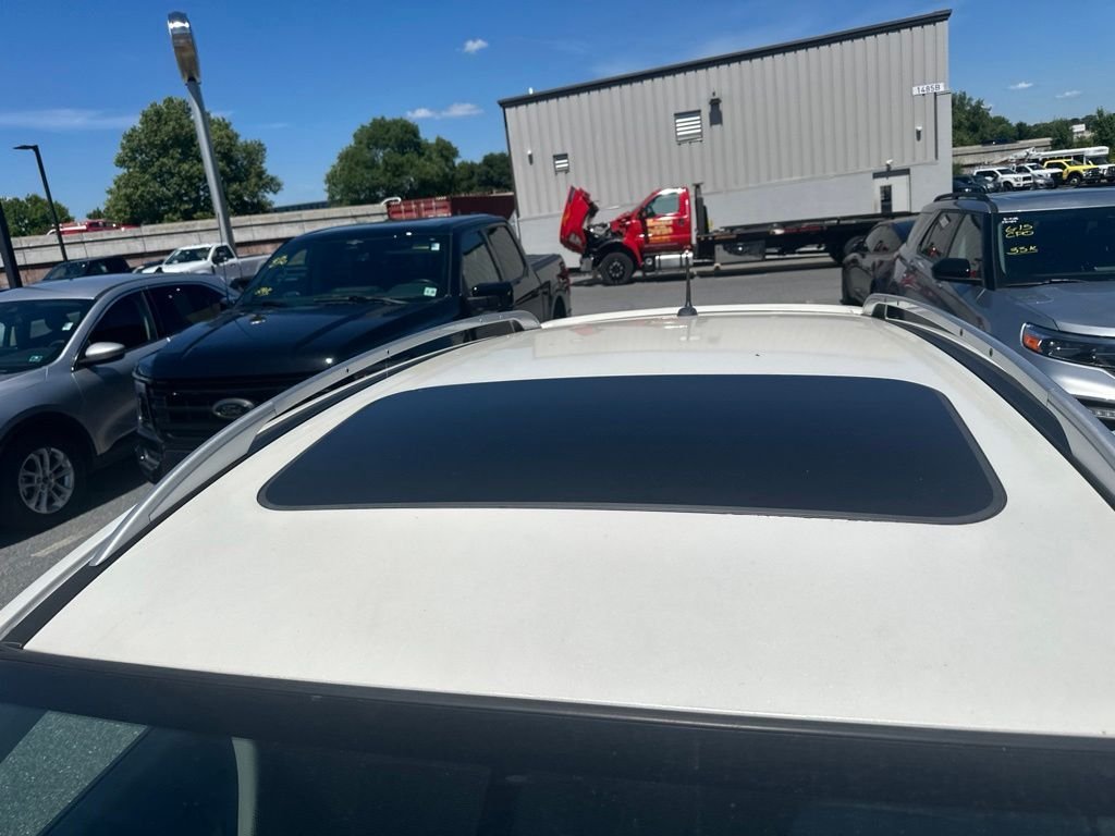 Used 2012 Pearl White Nissan SL image 5
