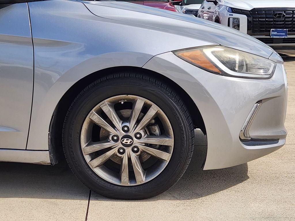 Used 2017  Hyundai SE image 10
