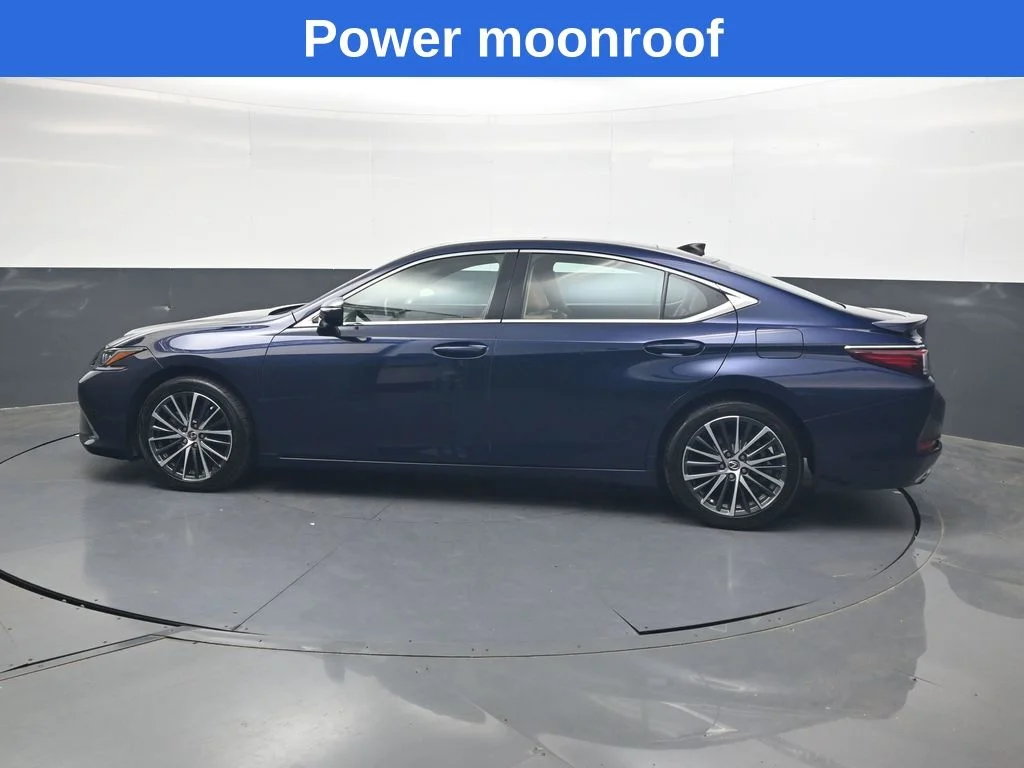 Used 2023  Lexus 350 image 8
