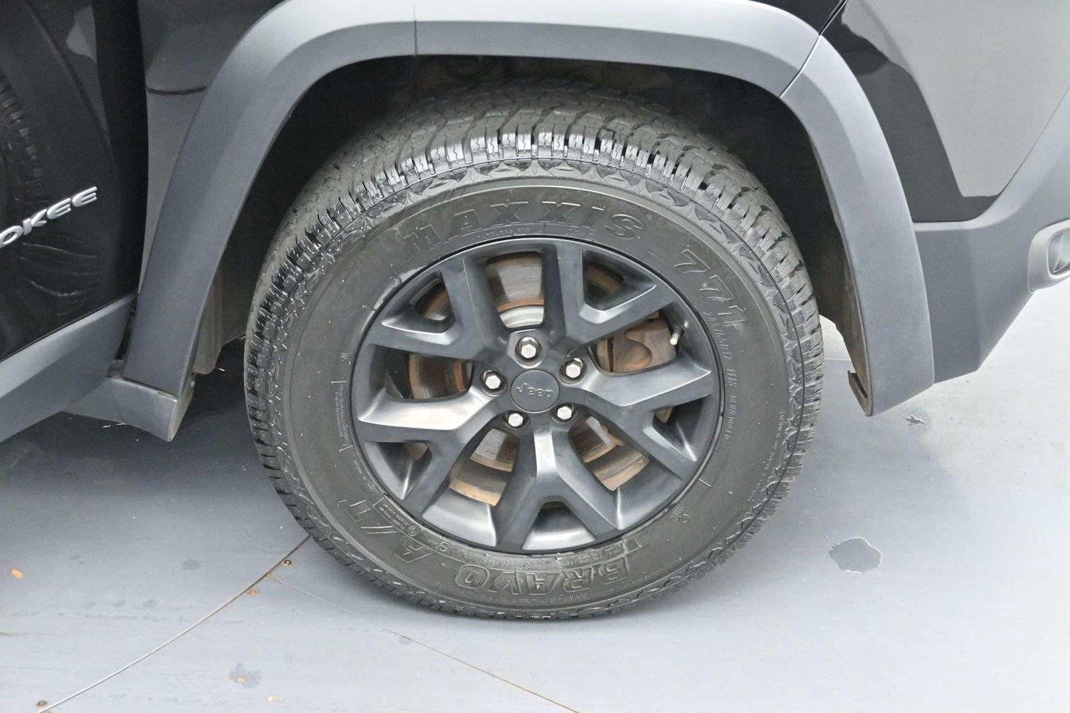 Used 2018 Diamond Black Crystal Pearlcoat Jeep Trailhawk image 31