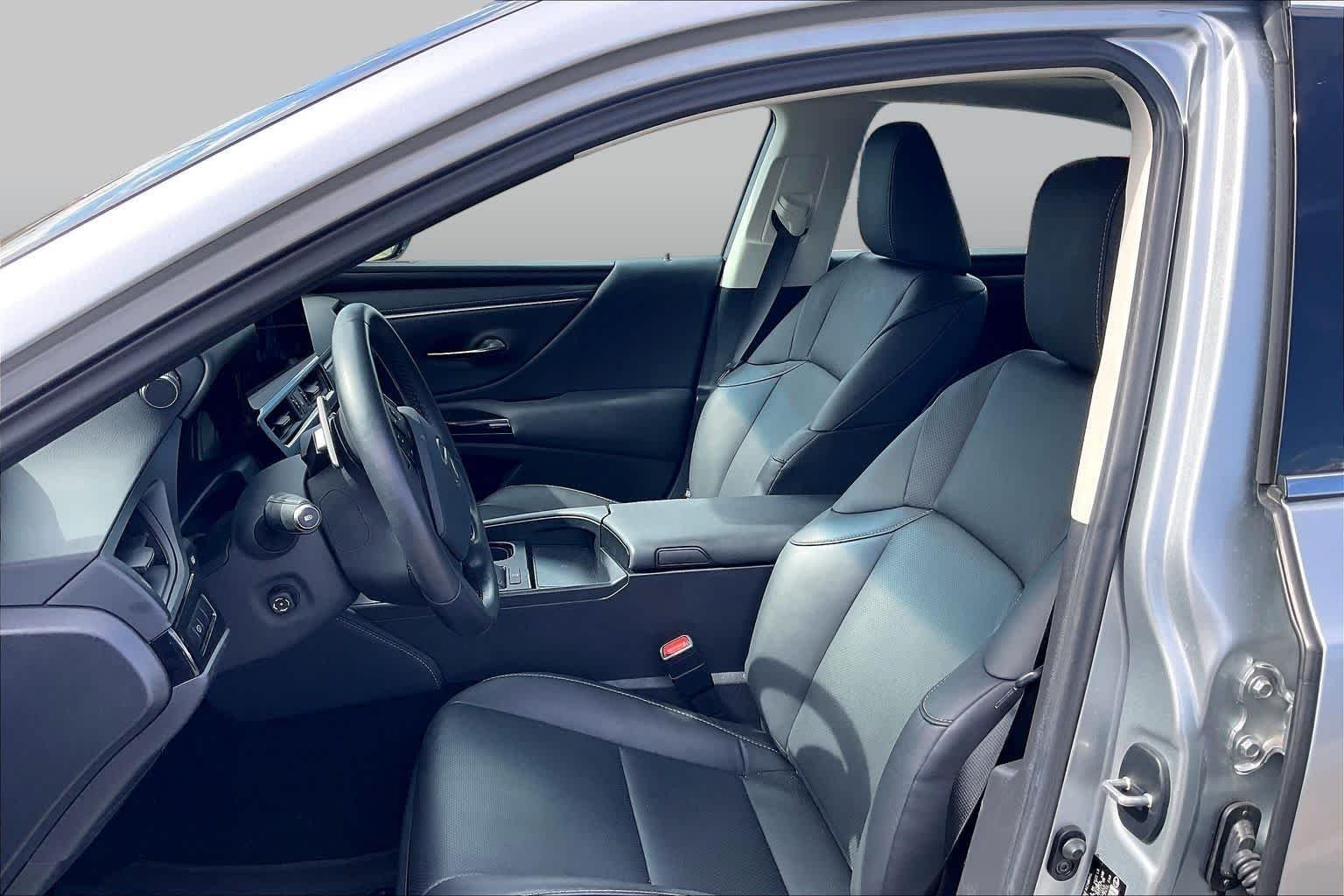 Used 2025 Iridium Lexus  image 8