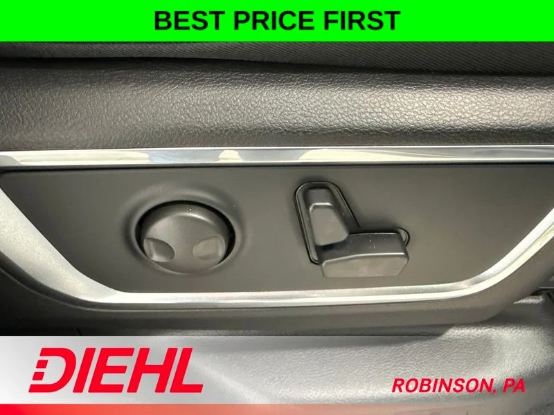New 2026 Bright White Clear-Coat Exterior Paint RAM Laramie image 14