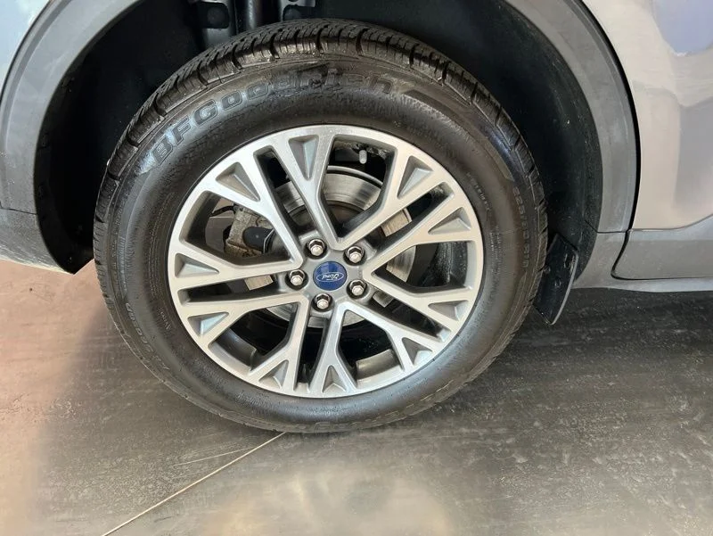 Used 2021 Gray Ford SEL image 10
