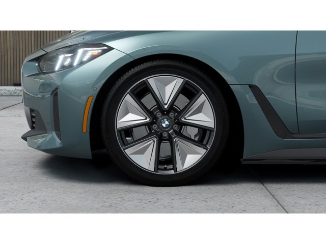 New 2026 Cape York Green Metallic BMW eDrive40 image 7