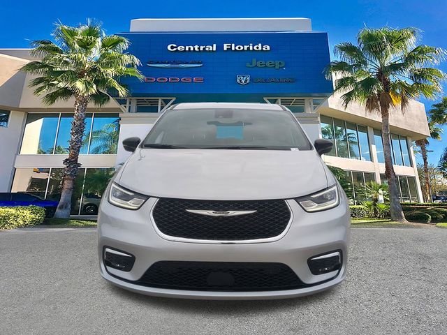 New 2026 Silver Mist Clear-Coat Exterior Paint Chrysler Select image 3