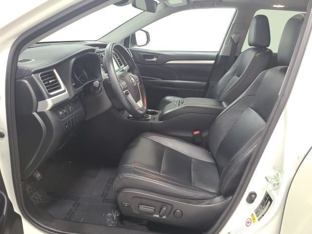 Certified Used 2018 Blizzard Pearl Toyota XLE image 19