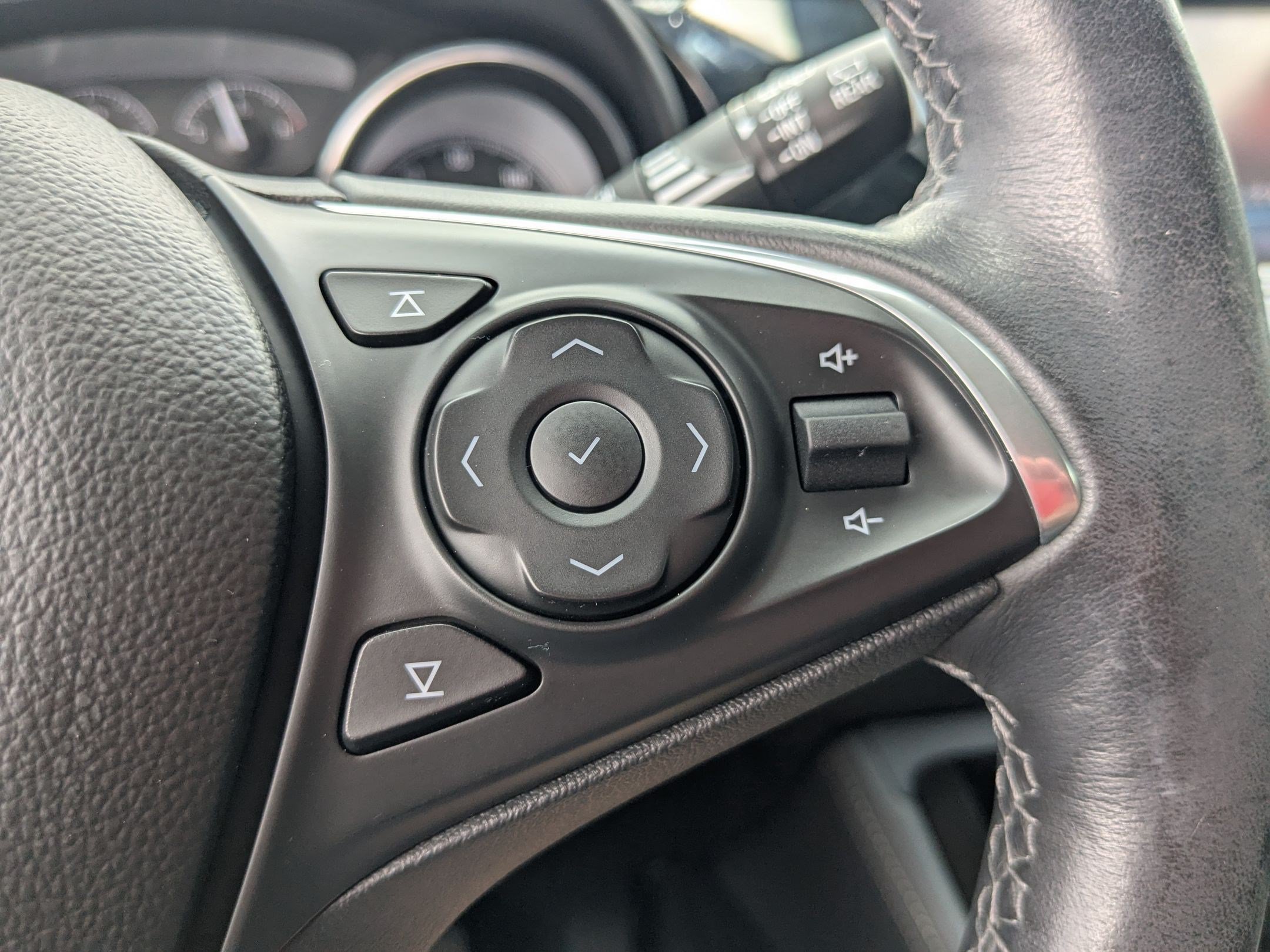 Certified Used 2020 SATIN STEEL METALLIC Buick Essence image 19