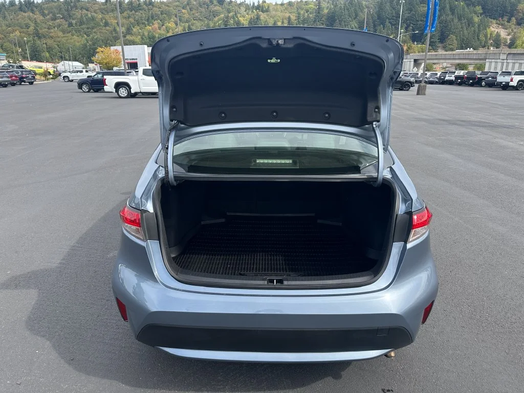 Certified Used 2022  Toyota LE image 12