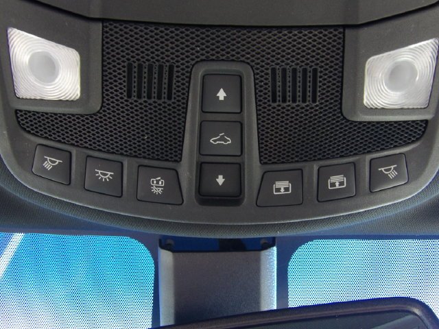 Used 2016 Black Velvet Lincoln Select image 38