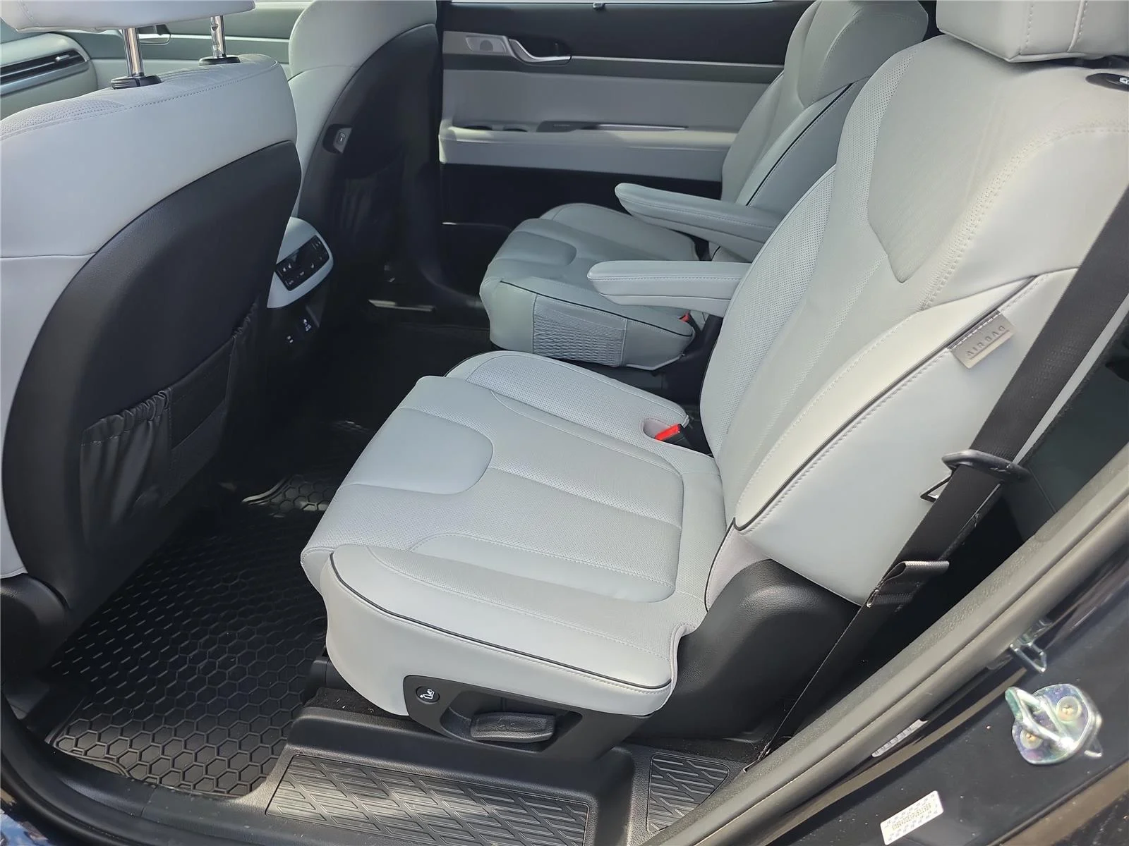 Used 2023 Moonlight Cloud Hyundai SEL image 29