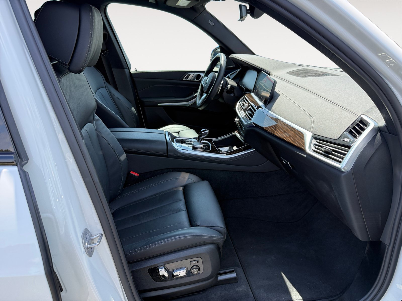 Used 2021 Alpine White BMW xDrive40i image 19