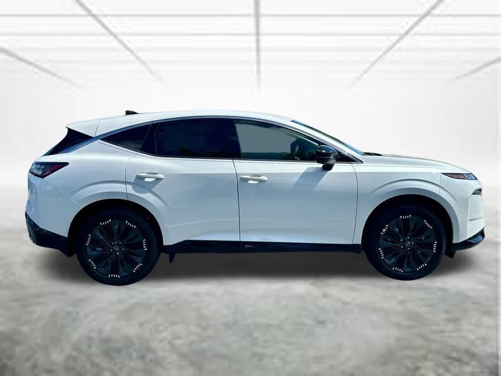 New 2026 Everest White Pearl TriCoat Nissan Platinum image 4