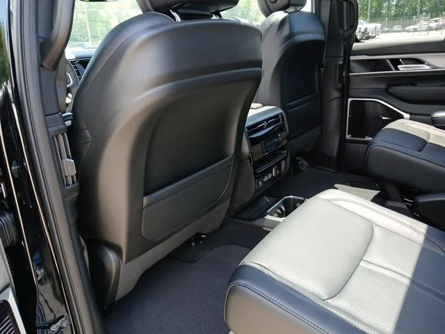 New 2026 High Gloss Black Exterior Paint Jeep Limited Altitude image 22
