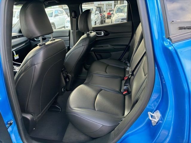 New 2026 Hydro Blue Pearl-Coat Exterior Paint Jeep Limited image 7
