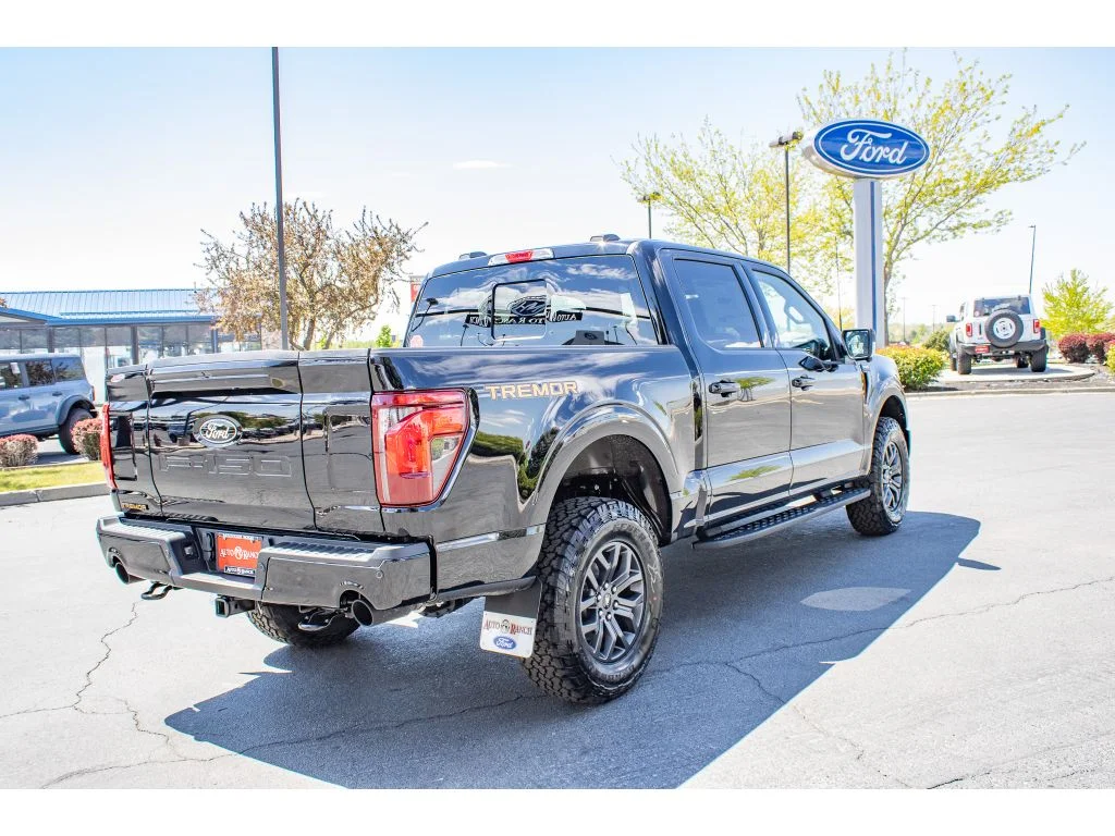 New 2026 AGATE BLACK METALLIC Ford Tremor image 8