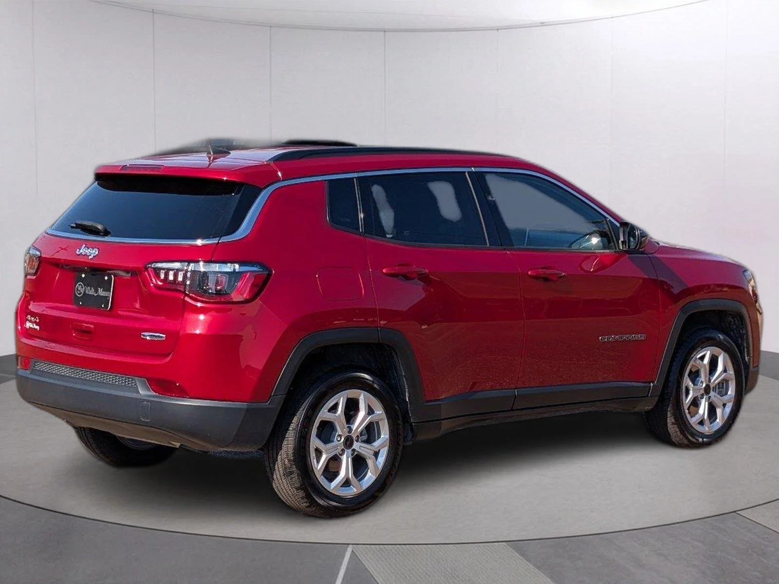 Used 2025 Red Hot Pearlcoat Jeep Latitude image 6