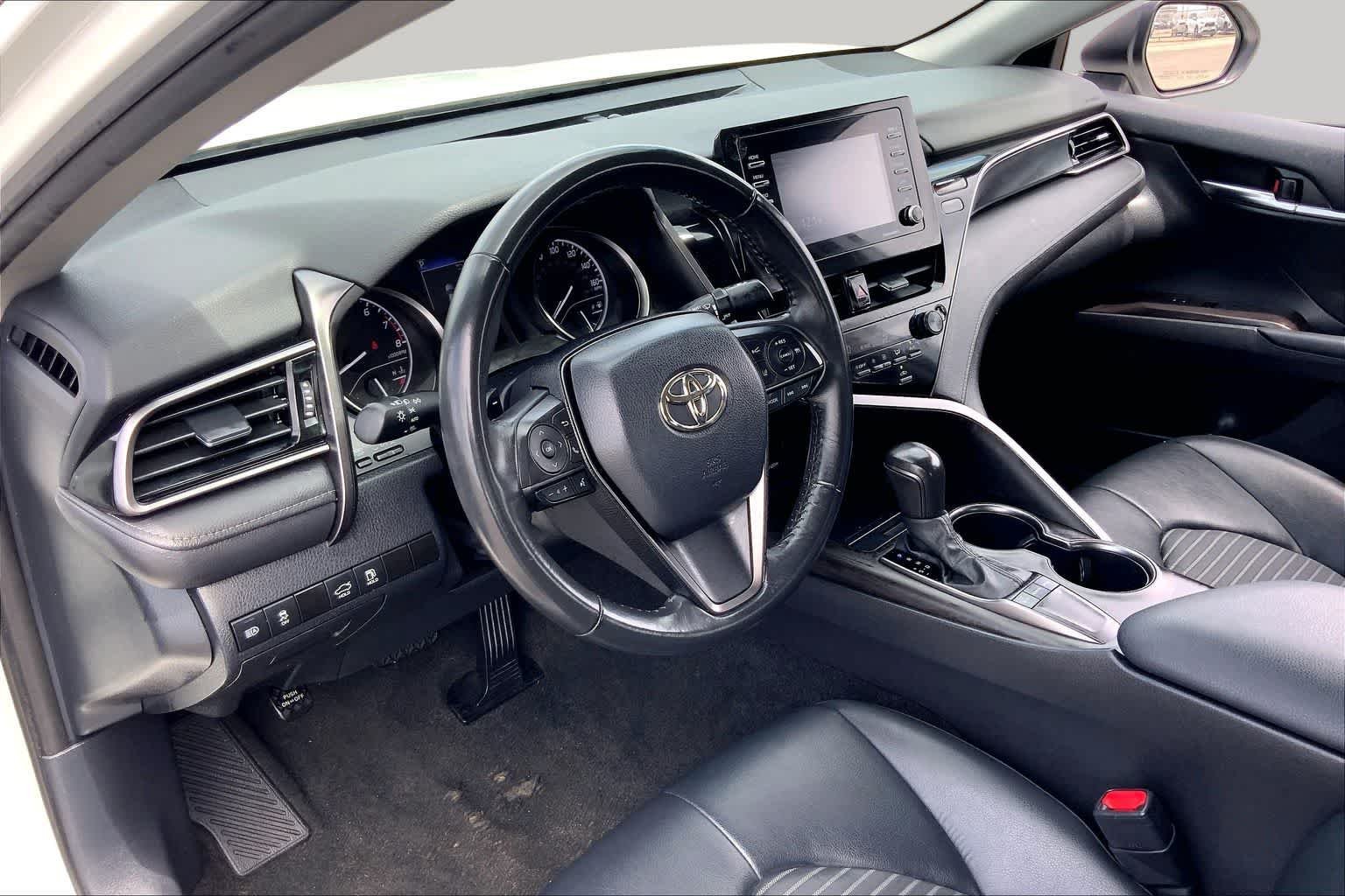 Used 2024 Ice Cap Toyota SE image 17