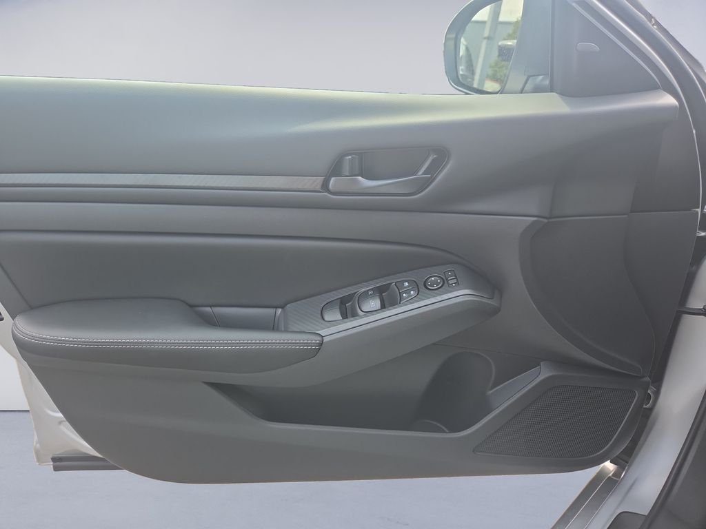 New 2026 Silver Nissan 2.5 SV image 9