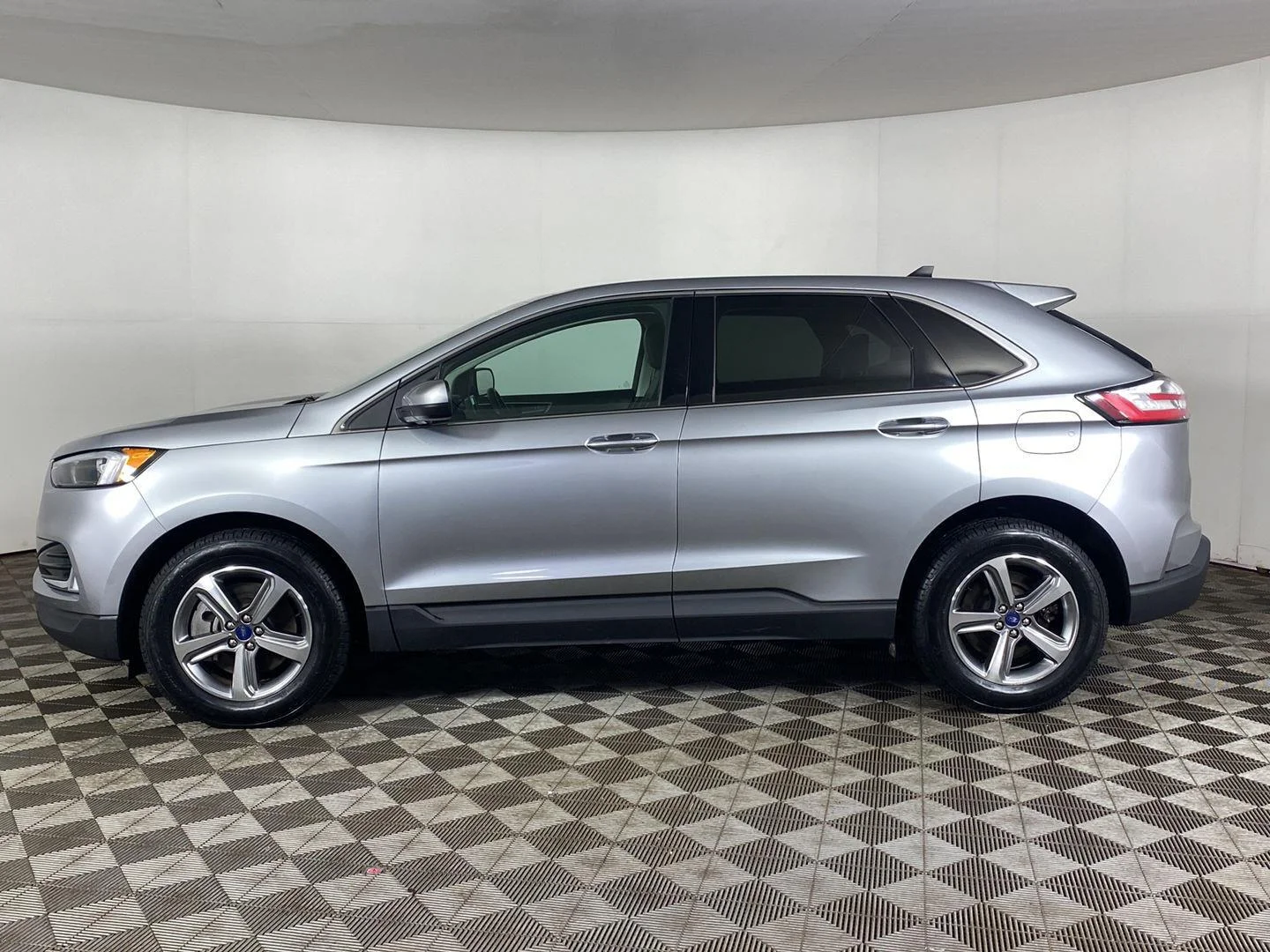 Used 2022 Iconic Silver Ford SEL image 27