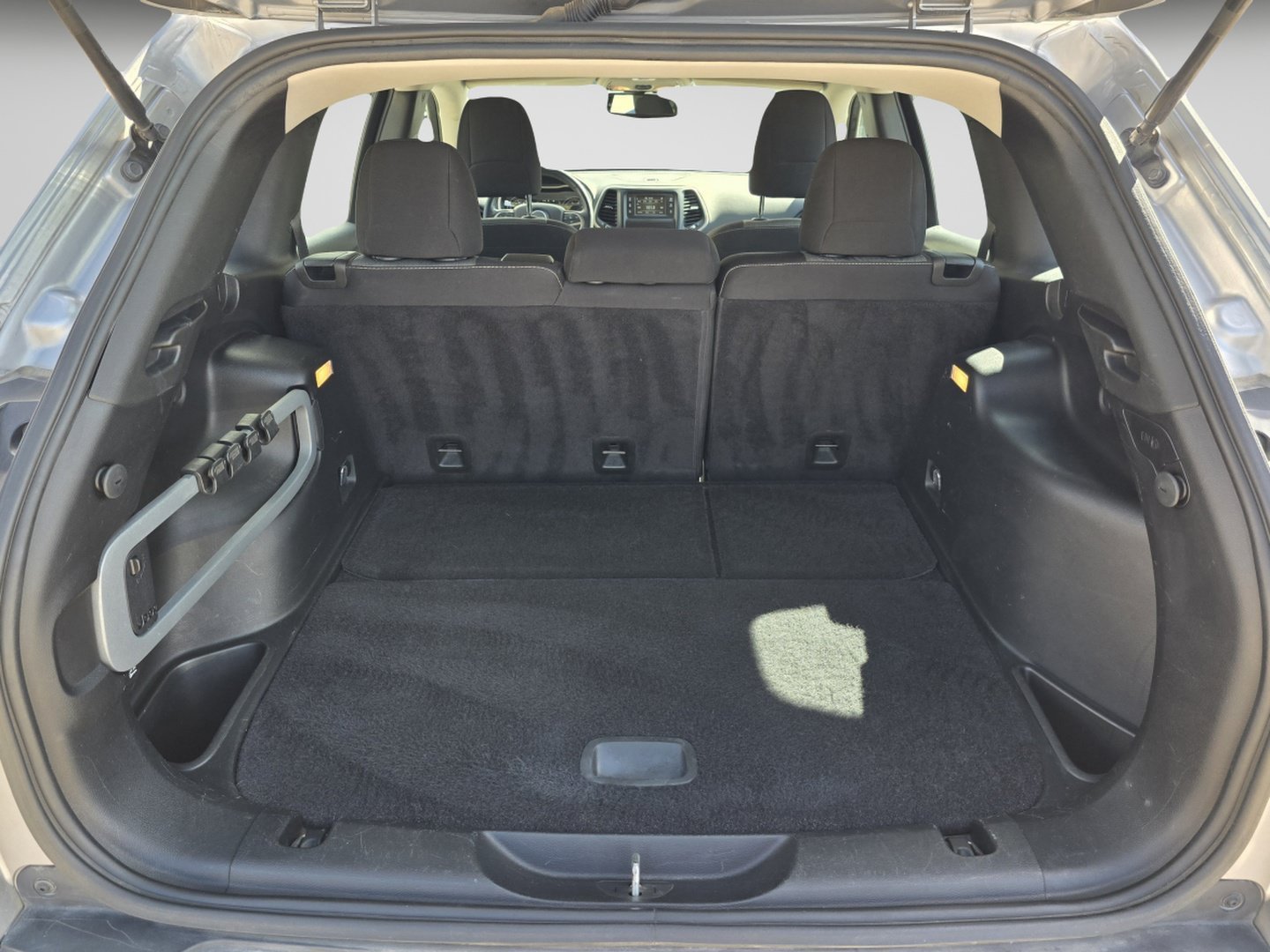 Used 2015 Billet Silver Metallic Clearcoat Jeep Sport image 30