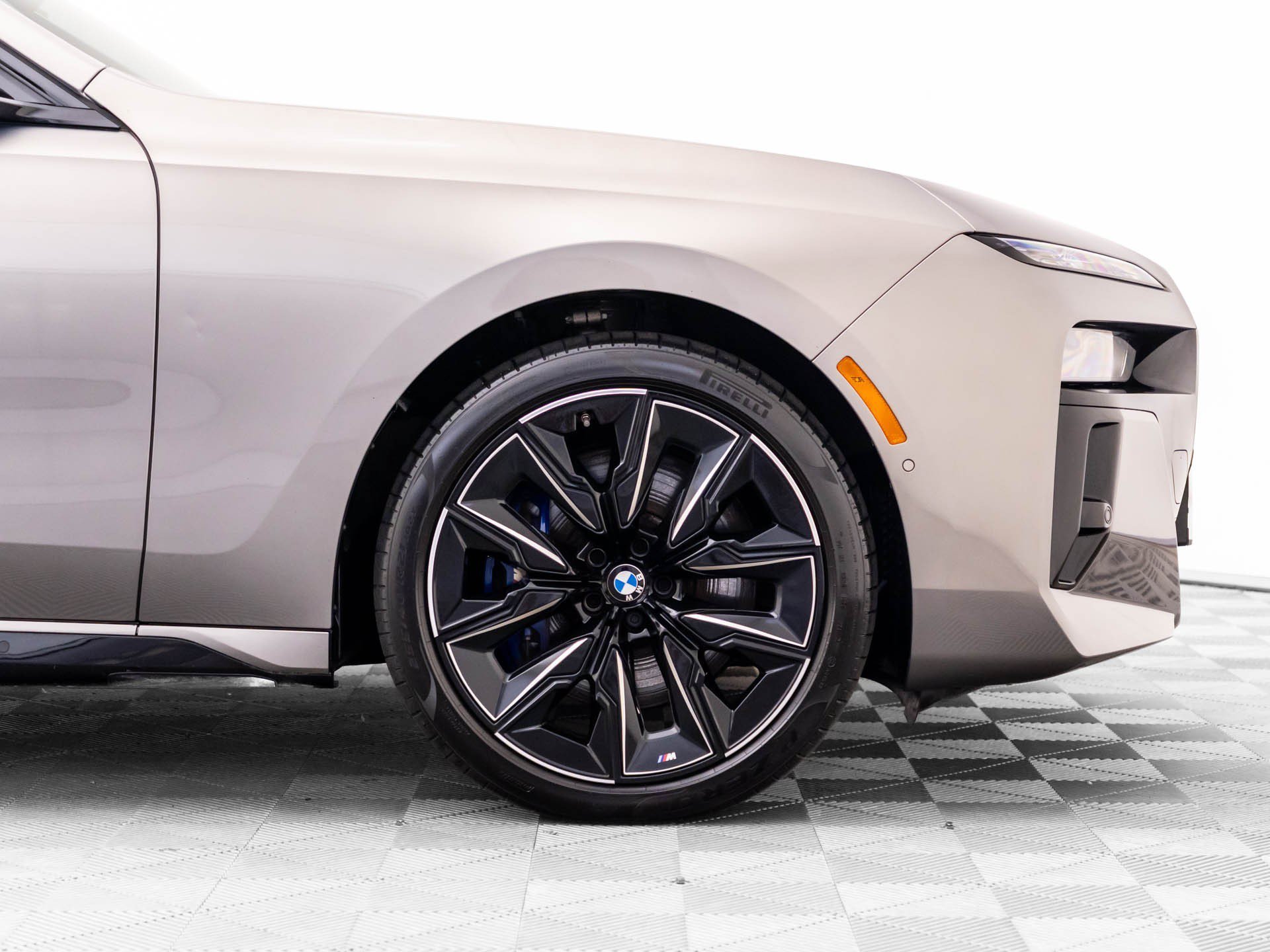 Certified Used 2024 Oxide Grey Met BMW 760i xDrive image 31