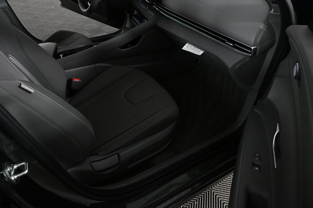 Used 2024 Gray Hyundai SEL image 21