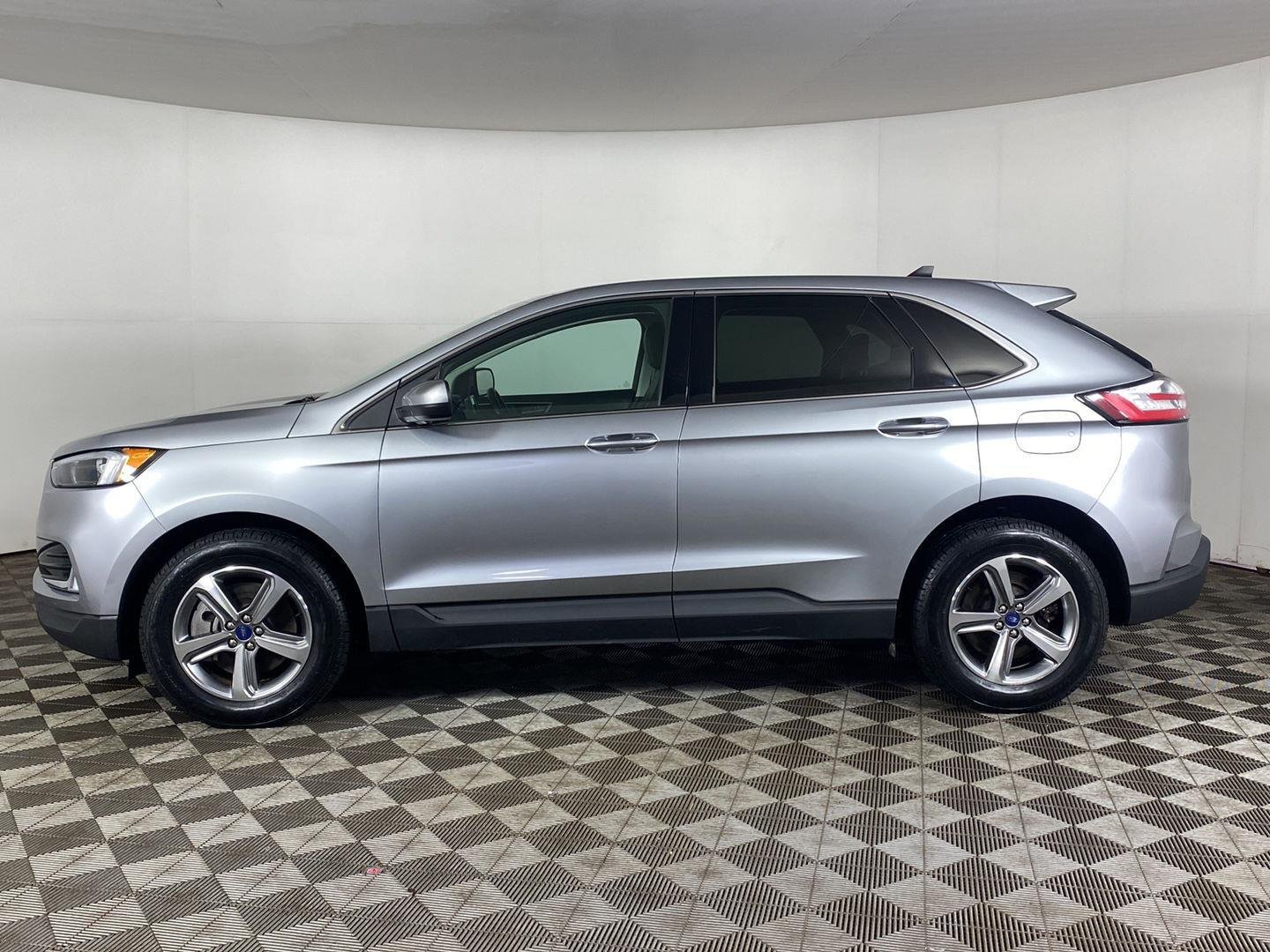 Used 2022 Iconic Silver Ford SEL image 27