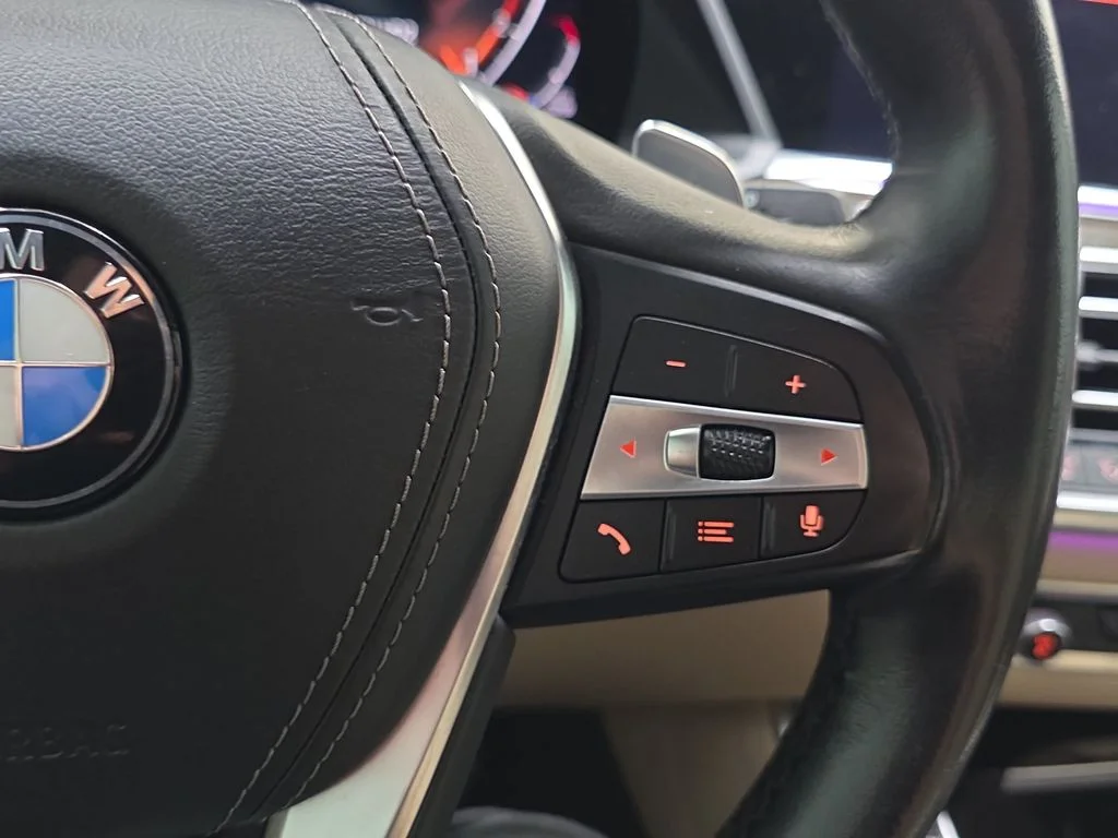 Used 2019 Black Sapphire Metallic BMW xDrive40i image 14