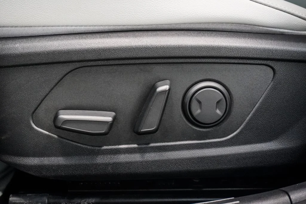 Used 2025 White Hyundai Limited image 7