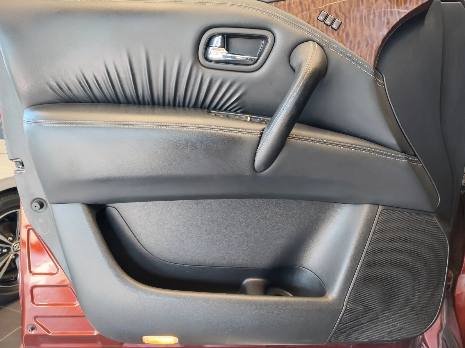 Used 2017 Forged Copper Nissan SL image 29