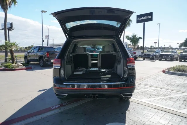 New 2026 Deep Black Pearl Volkswagen 2.0T SE W/TECHNOLOGY image 7