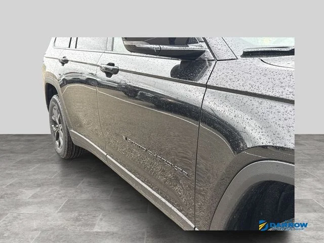 New 2026 Diamond Black Crystal Pearl-Coat Exterior Paint Jeep Laredo image 27