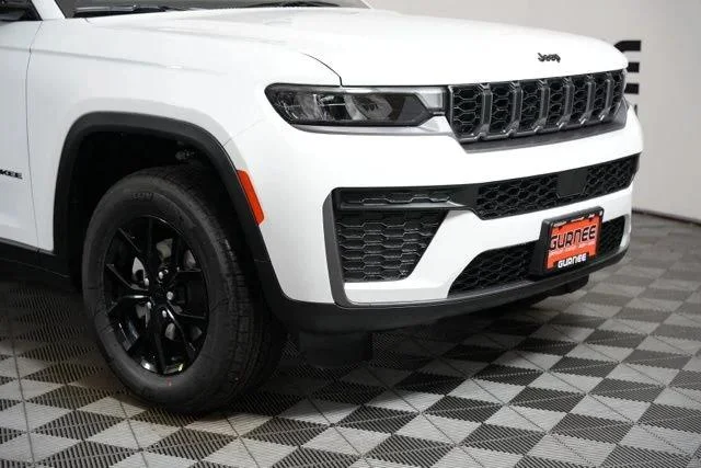 New 2026 Bright White Clear-Coat Exterior Paint Jeep Laredo image 51