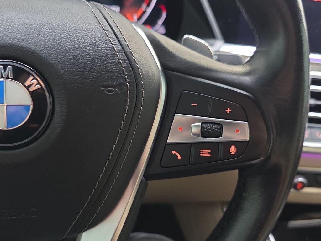 Used 2019 Black Sapphire Metallic BMW xDrive40i image 14