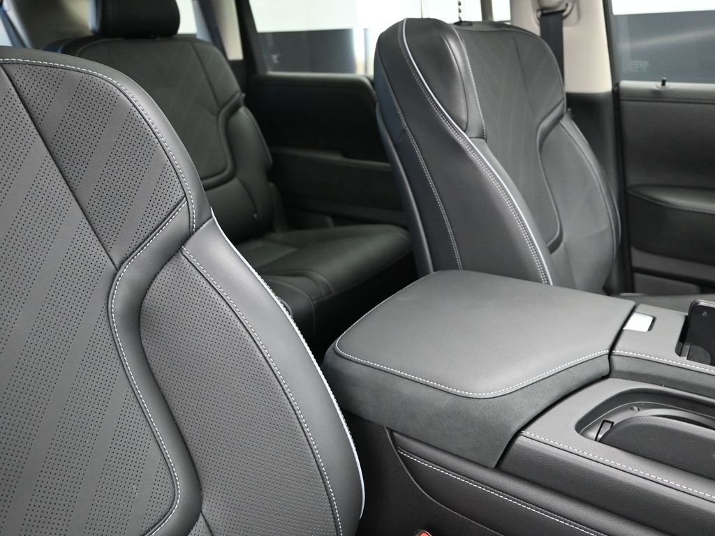 Certified Used 2025 Black INFINITI LUXE image 28