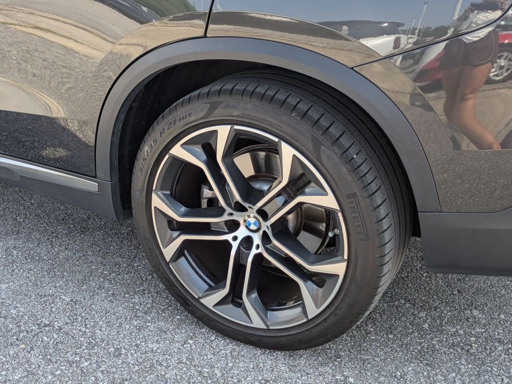 Used 2023 Gray BMW xDrive40i image 6
