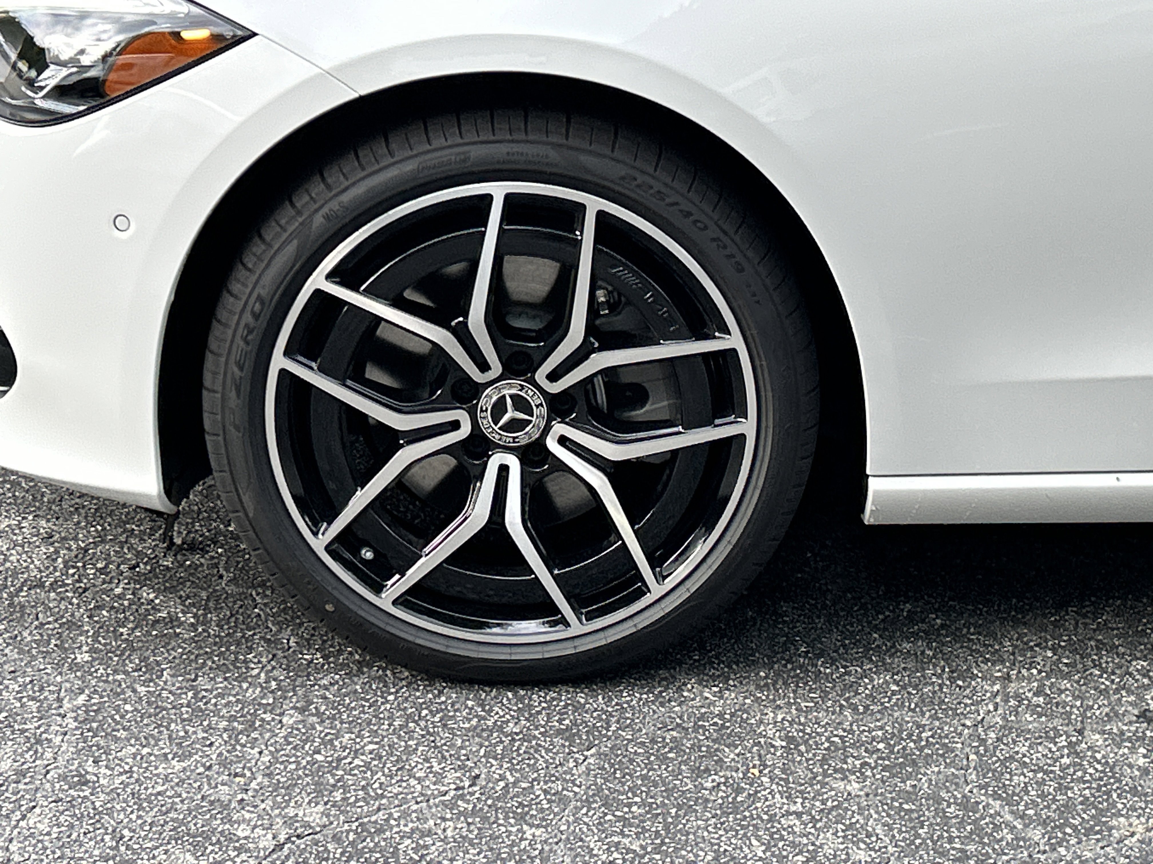 New 2026 MANUFAKTUR Moonlight White Metallic Mercedes-Benz C 300 4MATIC® Sedan image 16