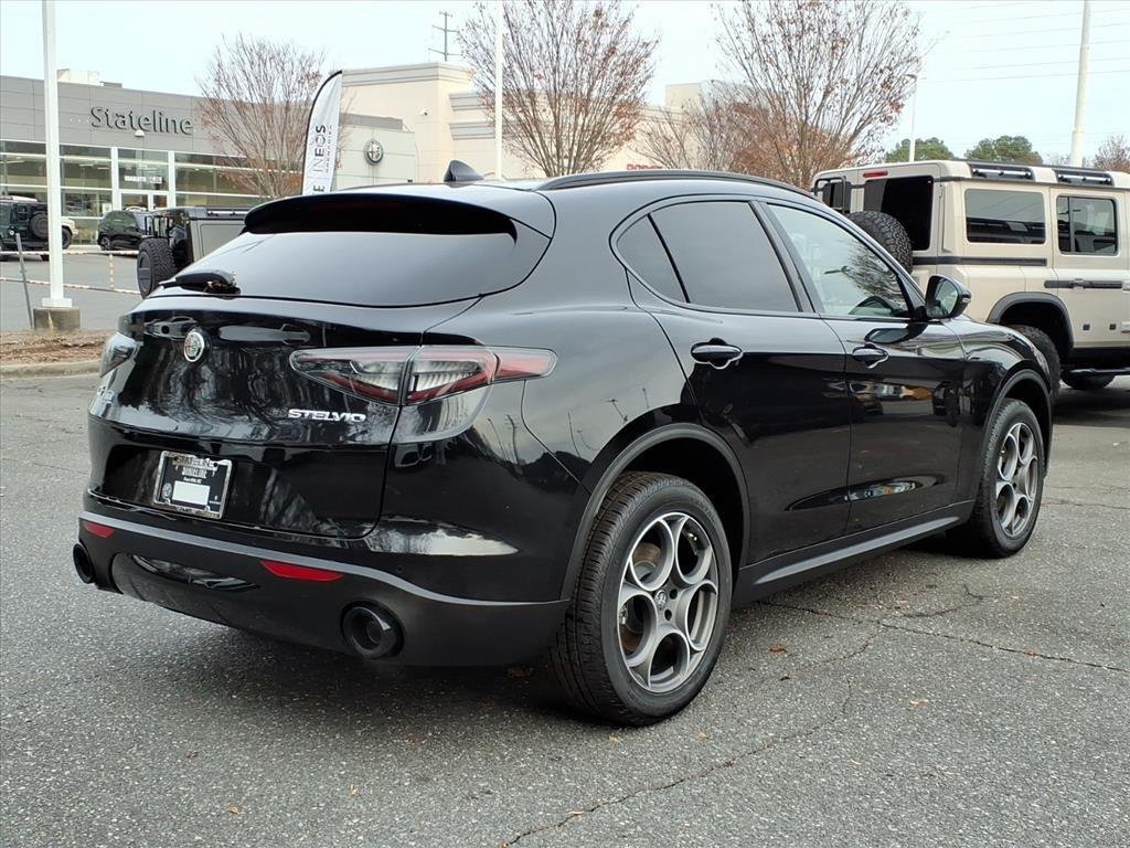 New 2025 Vulcano Black Metallic Exterior Paint Alfa Romeo SPRINT image 19