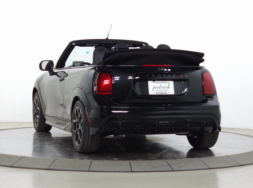 New 2026 Midnight Black MINI Iconic image 5