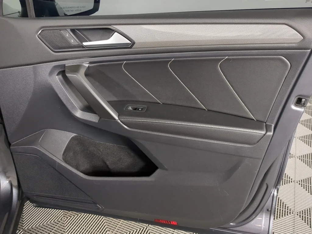 Used 2022 Platinum Gray Metallic Volkswagen SE image 19