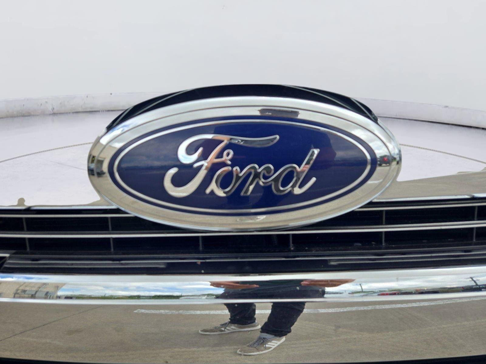 Used 2017 White Platinum Metallic Tri-Coat Ford Lariat image 11