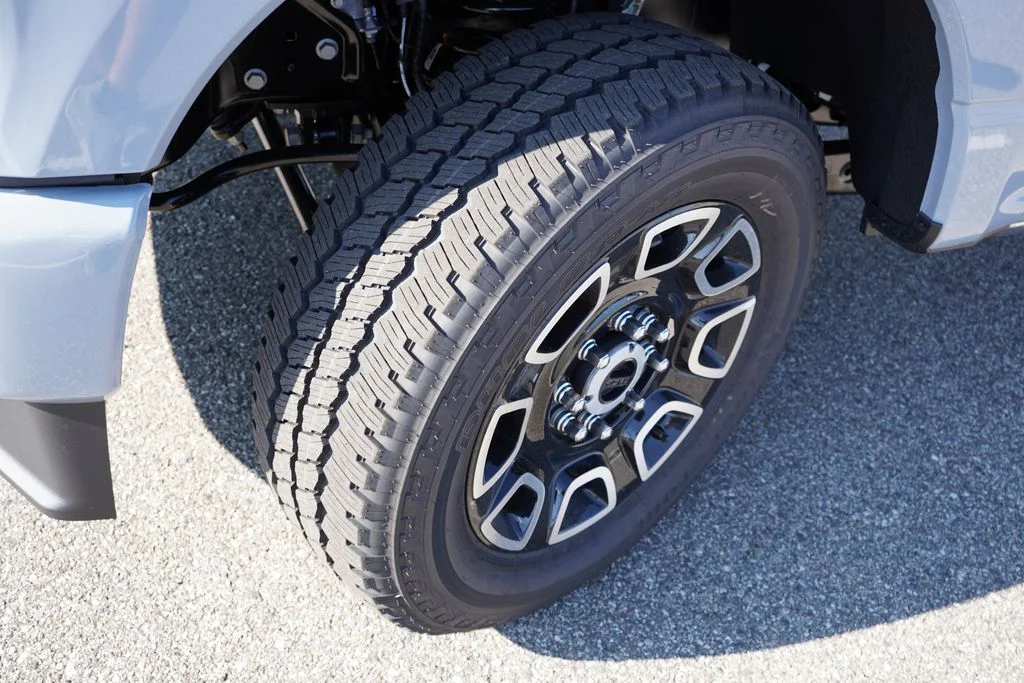New 2026 Glacier Gray Metallic Tri-Coat Ford Platinum image 9