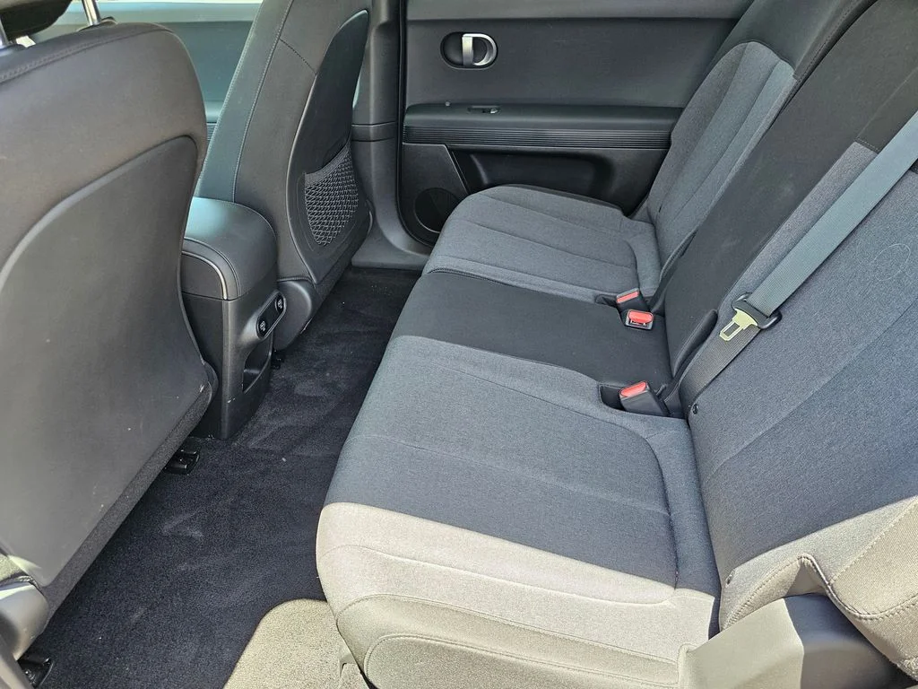 Used 2024 Green Hyundai SE image 19